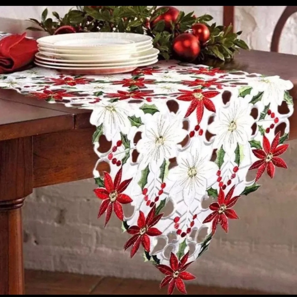 Christmas table runner linens Snowflake Decor New